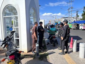 Detasemen Gegana Satbrimob Polda Lampung Tingkatkan Kondusivitas Wilayah Melalui Patroli Dialogis