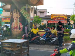 Personel Gegana Lampung Gelar Patroli Dialogis di Sejumlah Objek Vital dan Pusat Perbelanjaan